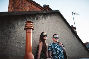 mariage, engagement, couple, seance, toits, lyon, cool, rock, alternatif, tatouage, industriel, graphique, spontané, sur le vif, melanie bultez, photographe