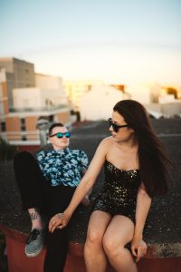 mariage, engagement, couple, seance, toits, lyon, cool, rock, alternatif, tatouage, industriel, graphique, spontané, sur le vif, melanie bultez, photographe