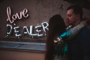 mariage, engagement, couple, seance, toits, lyon, cool, rock, alternatif, tatouage, industriel, graphique, spontané, sur le vif, melanie bultez, photographe