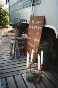 mariage folk ethnique provence caravane airstream chromée cool fun décontracté photographe