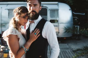 mariage folk ethnique provence caravane airstream chromée cool fun décontracté photographe