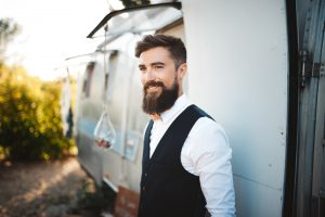 mariage folk ethnique provence caravane airstream chromée cool fun décontracté photographe
