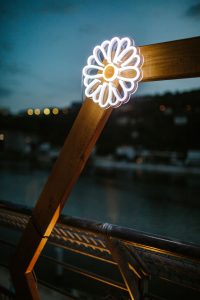 mariage rock industriel neon