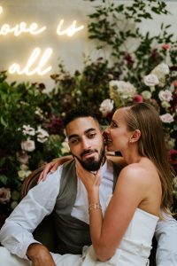 mariage urbain neon