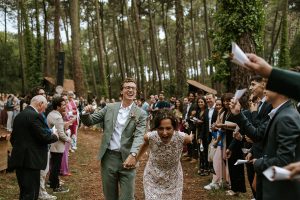 photographe forêt mariage cérémonie slow village pierre et julie films