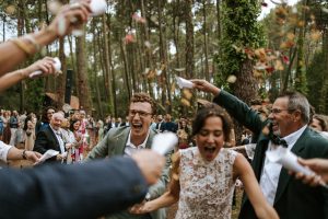 photographe forêt mariage cérémonie slow village pierre et julie films