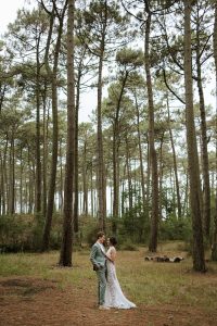 photographe forêt mariage cérémonie slow village pierre et julie films